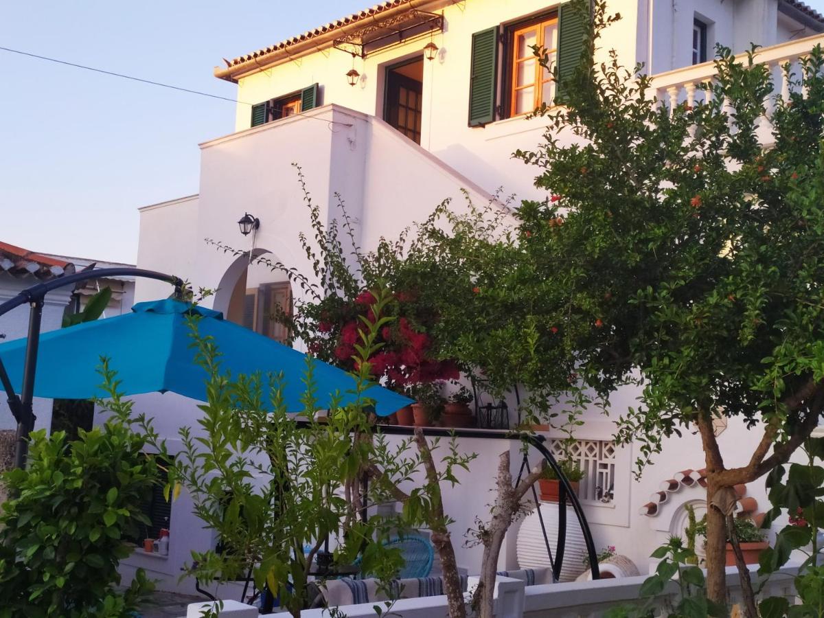 Condillia II Hotel Spétses Екстериор снимка